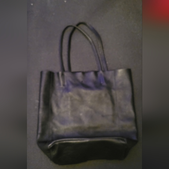 Pebbled black leather unlined tote bag with zippered inner pouch - Picture 2 of 4